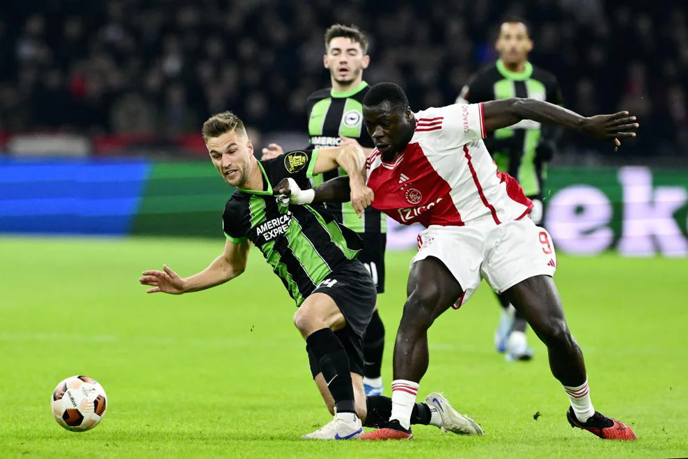 爱游戏在线入口 -关于赛后阿贾克斯备战社区盾，调整名单细节曝光，态度坚定，球队文化再被提及的信息