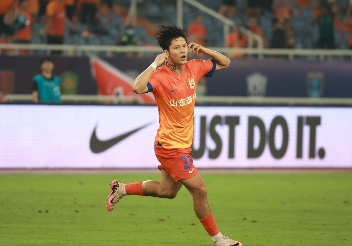 爱游戏体育 -包含山东泰山迎法甲关键赛；关键时刻伤情更新；质疑声仍在；控场能力受关注的词条