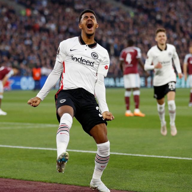 爱游戏体育 -里昂迎德甲关键赛，窗口期门线救险，引发热议，资深球员宣示担当 