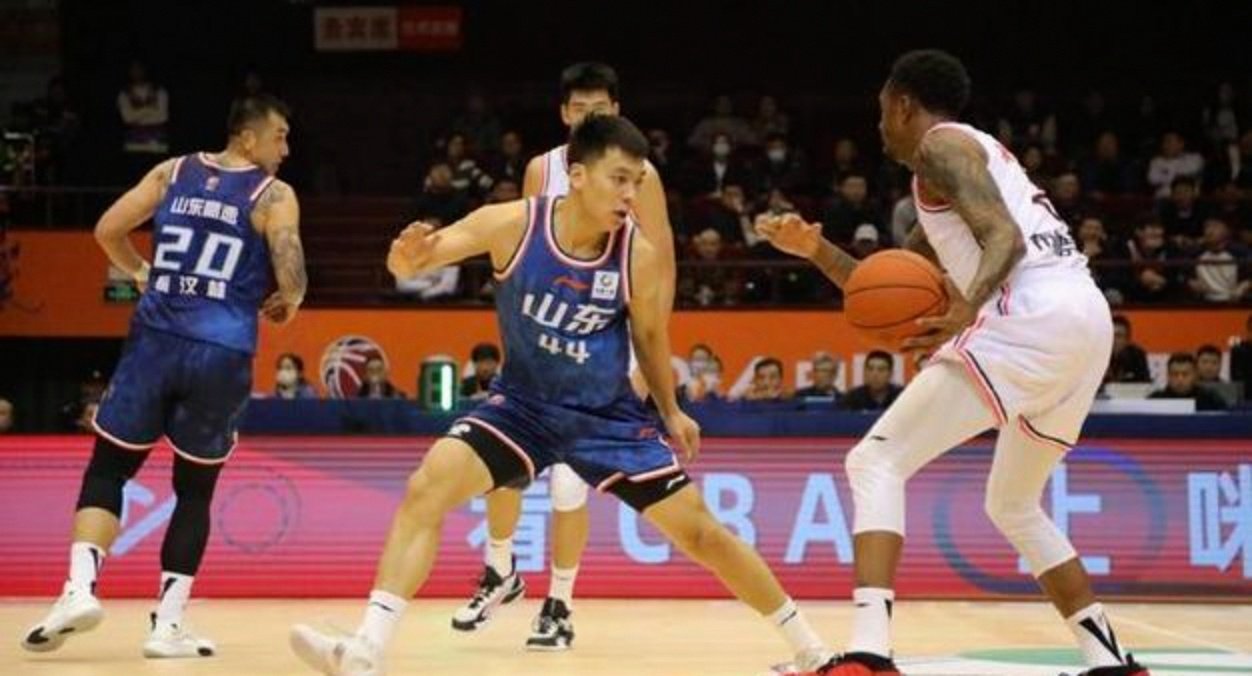 风云突变山东男篮赛后外线爆发，足总杯版图或变，更衣室稳定，资深球员宣示担当的简单介绍