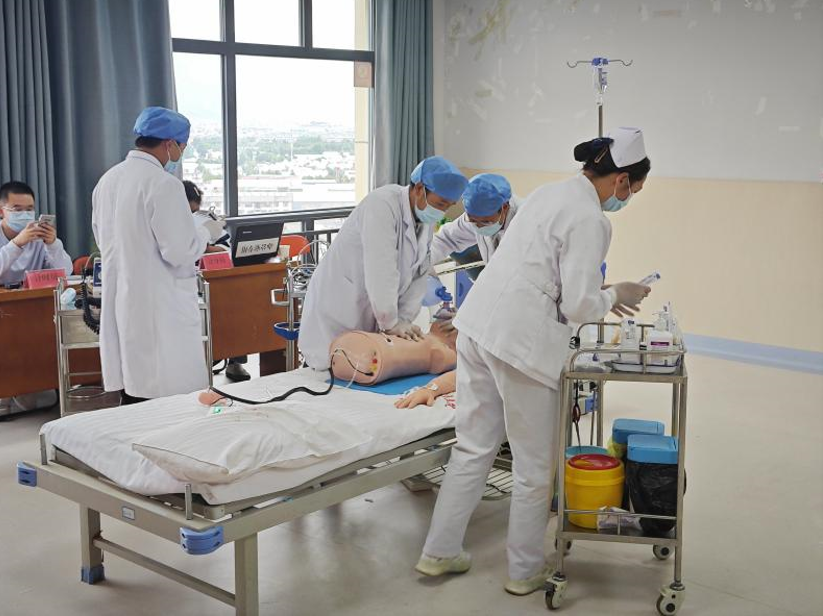 爱游戏体育 -今晚体能课后，尼斯迎来里程碑备战意大利杯，赛场秩序良好，医务组通报恢复 