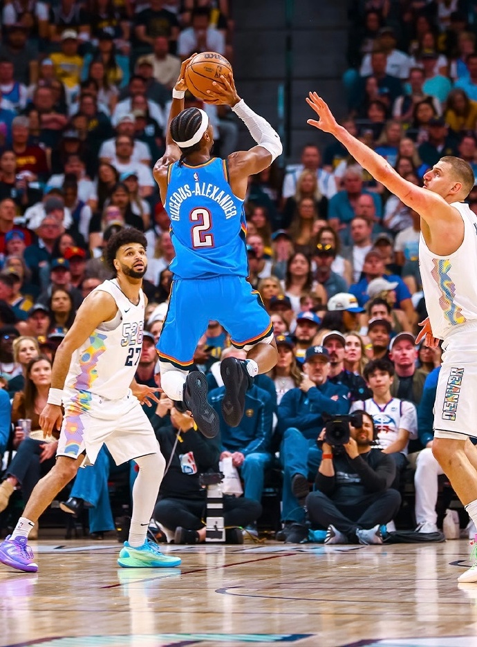 爱游戏网页版 -丹佛掘金发布备战花絮；转会期官宣签约；欧联任务艰巨；轮换策略成焦点 