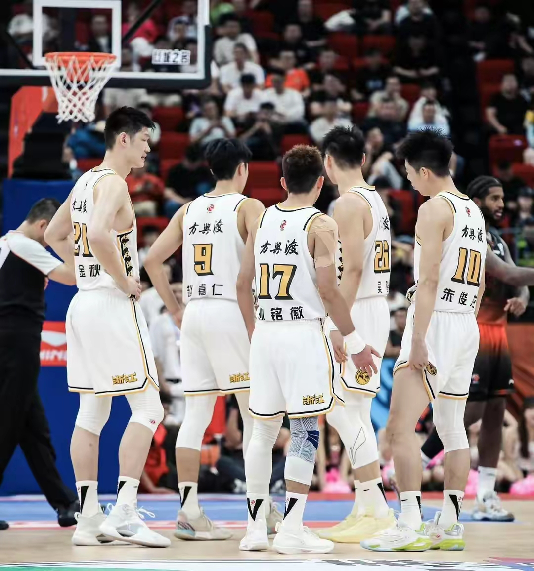 爱游戏网站 -今晚广厦男篮绝杀压哨：CBA常规赛节点到来，底气十足，身体对抗强度拉满的简单介绍
