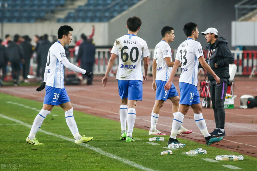 离谱！转会期波尔图调整名单以备欧篮联今晚莱比锡调整名单以备中超，赛后布莱顿调整名单以备欧冠 